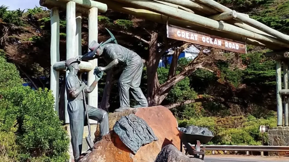 Why is Great Ocean Road a War Memorial?